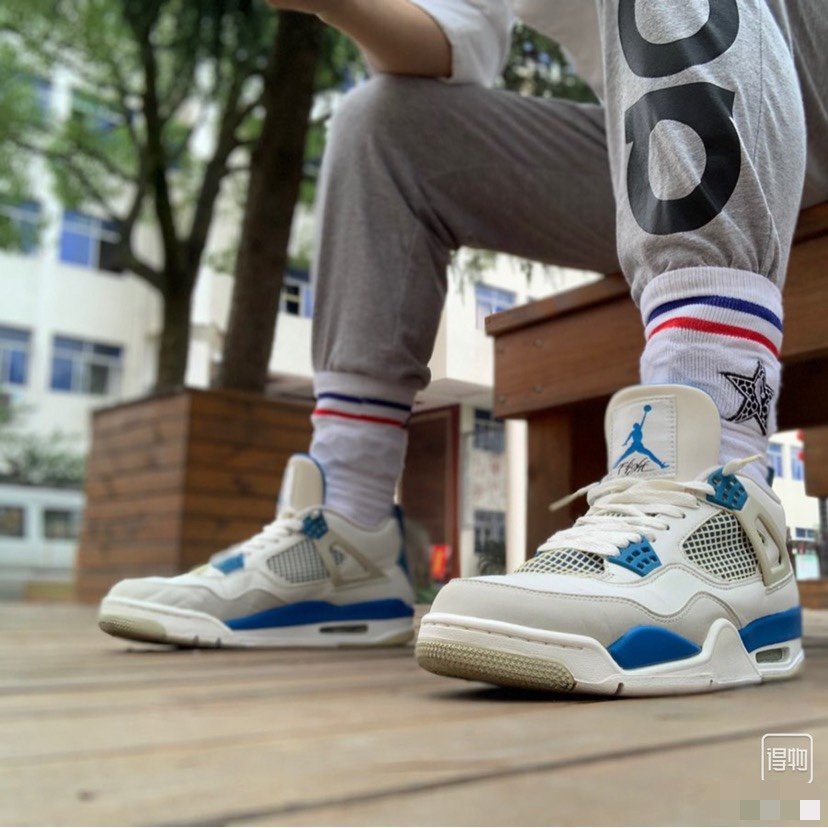 AJ4