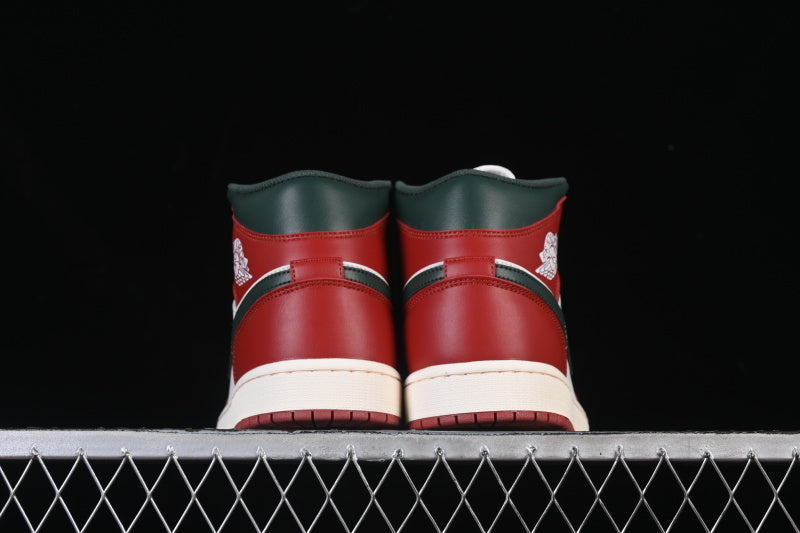 AJ1 Mid