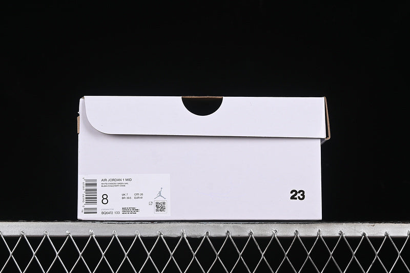 AJ1 Mid