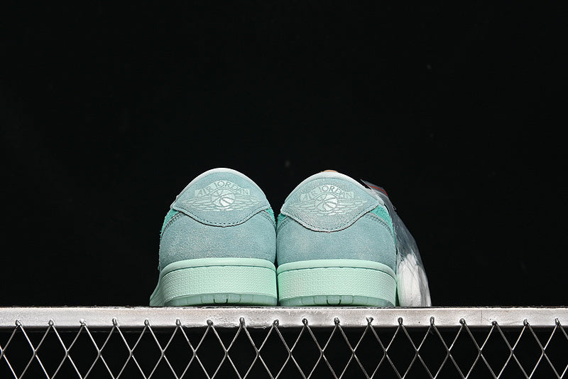 AJ1 Low