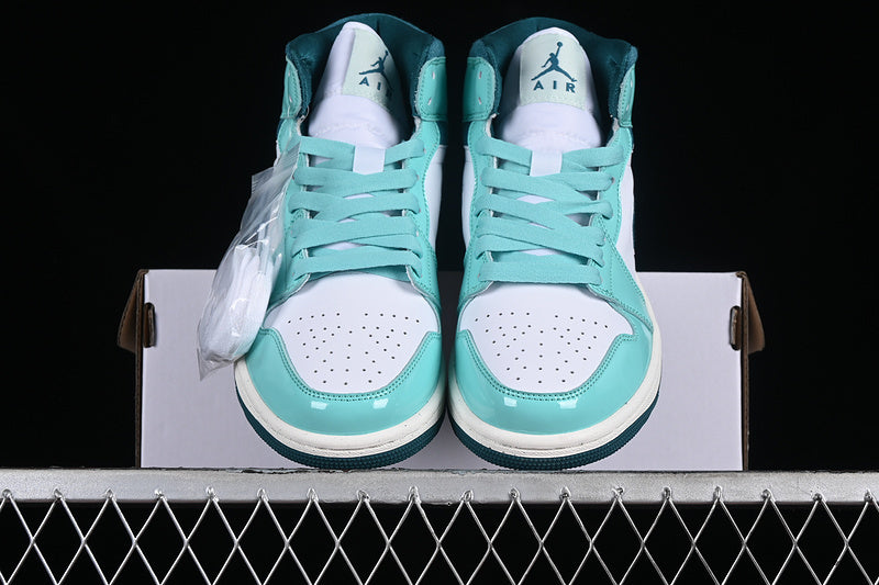 AJ1 Mid