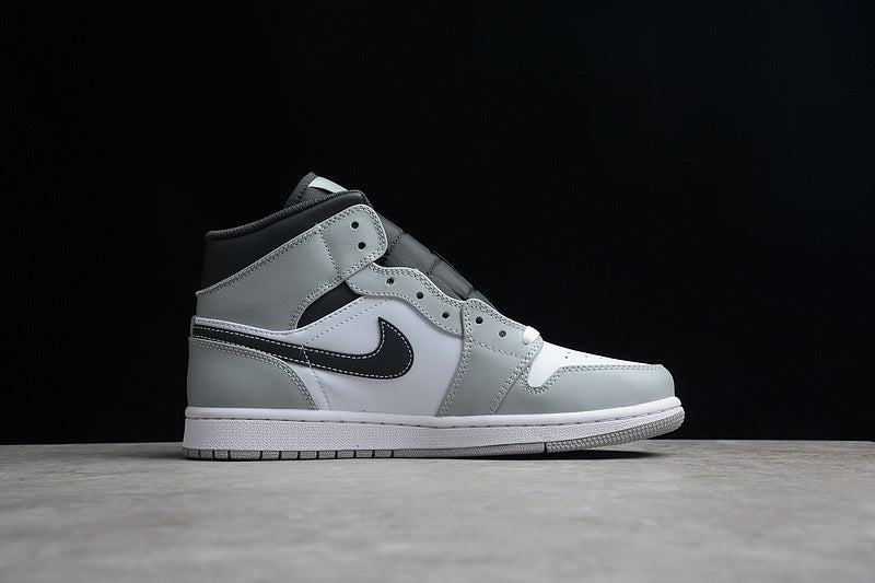 AJ1 Mid