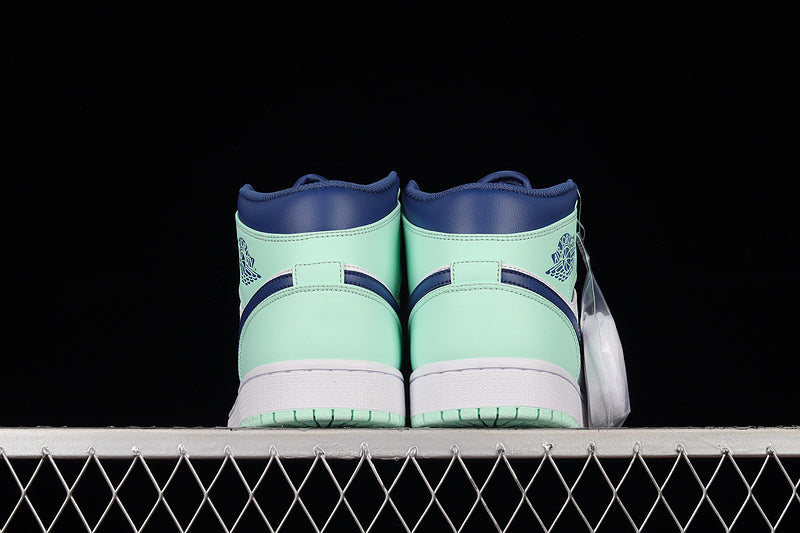 AJ1 Mid