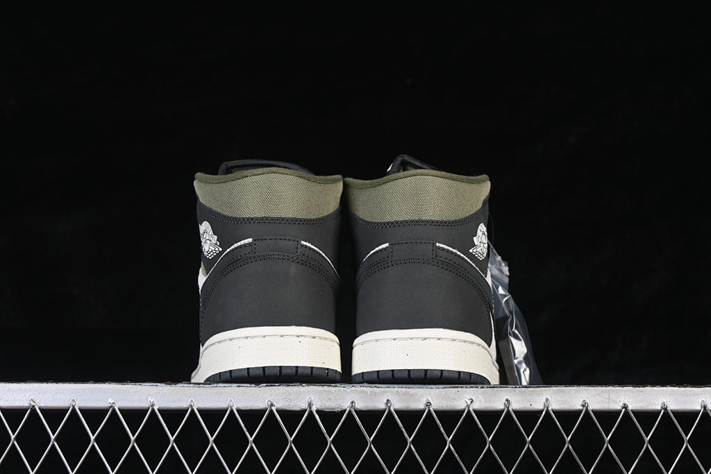 AJ1 Mid