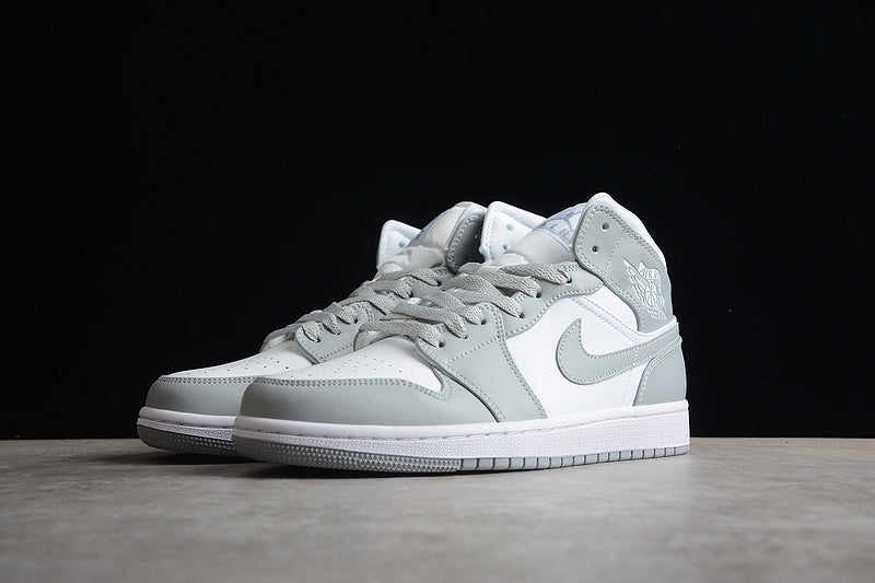 AJ1 Mid