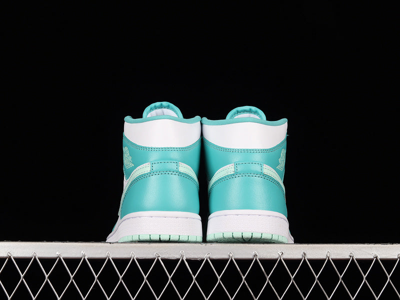 AJ1 Mid