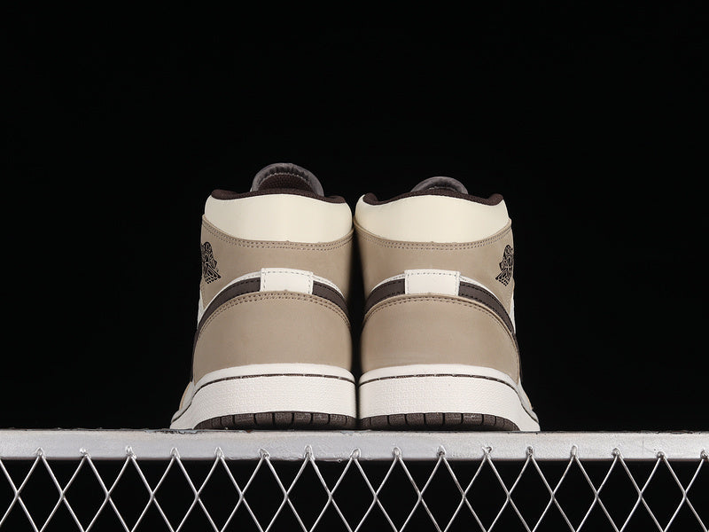 AJ1 Mid