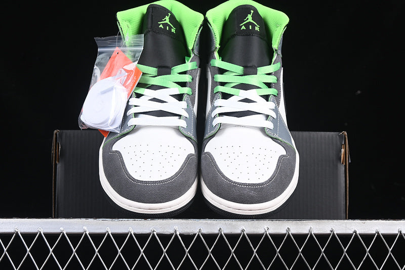 AJ1 Mid