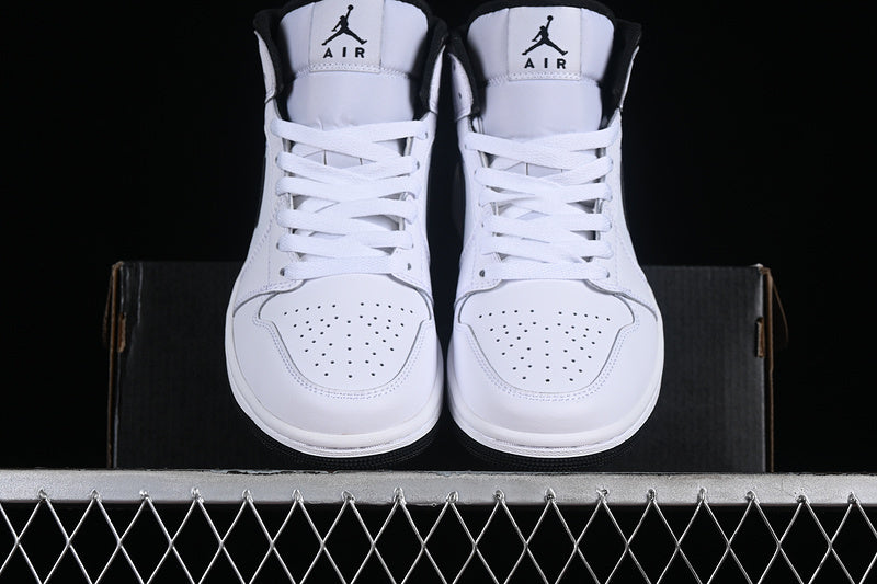 AJ1 Mid