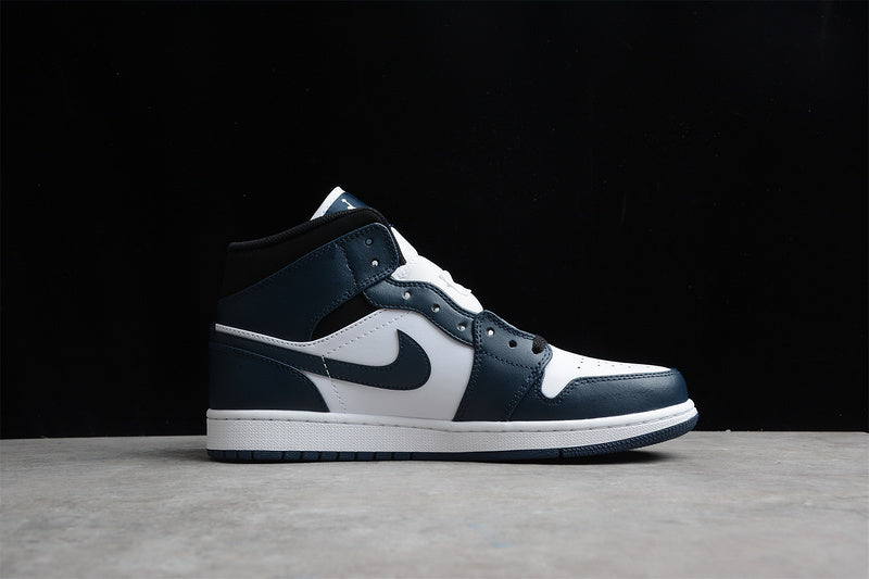 AJ1 Mid