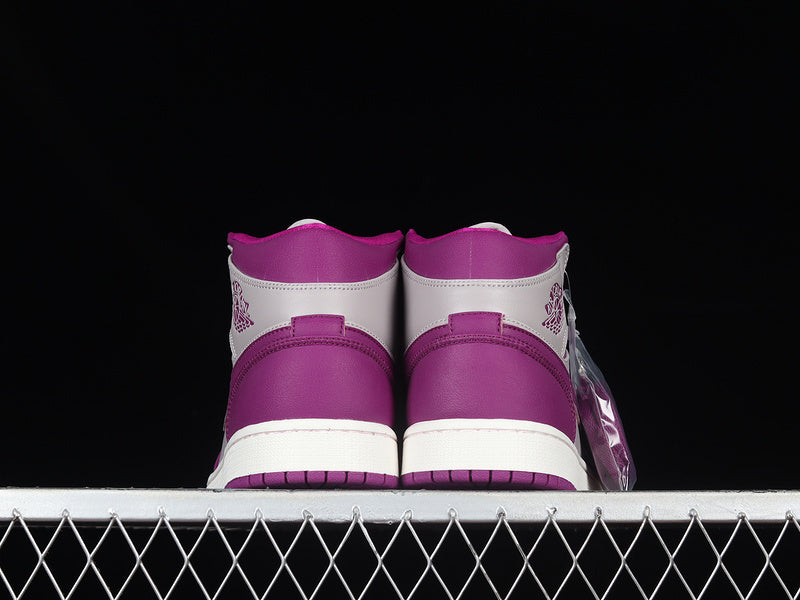AJ1 Mid
