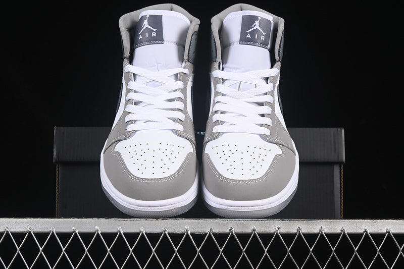 AJ1 Mid