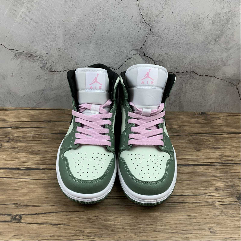 AJ1 Mid
