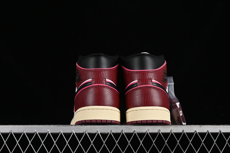 AJ1 Mid