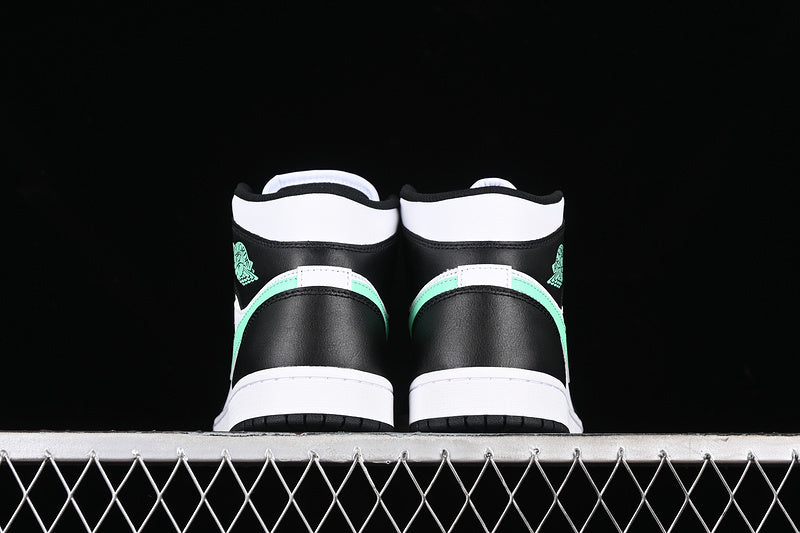AJ1 Mid