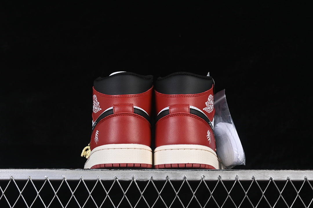 AJ1 Mid