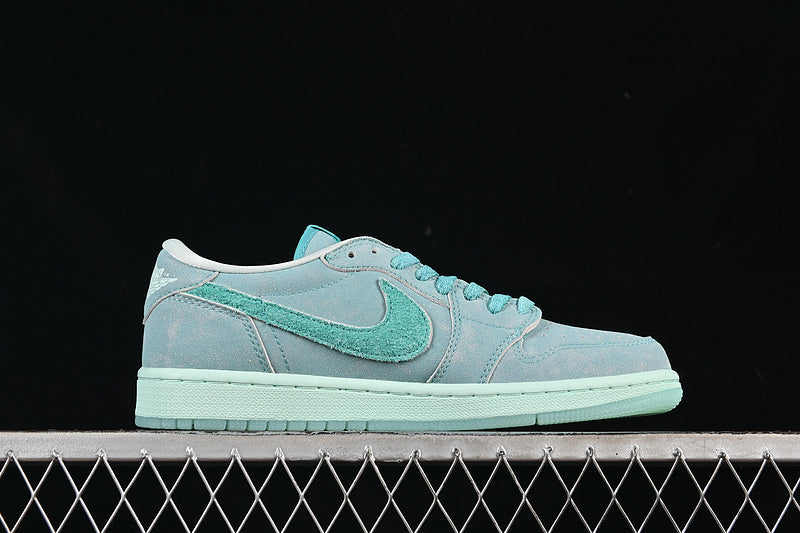 AJ1 Low