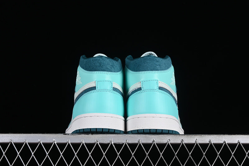 AJ1 Mid