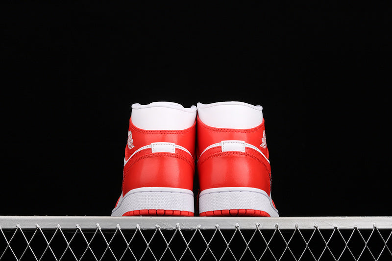 AJ1 Mid