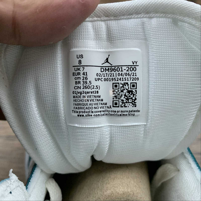 AJ1 Mid