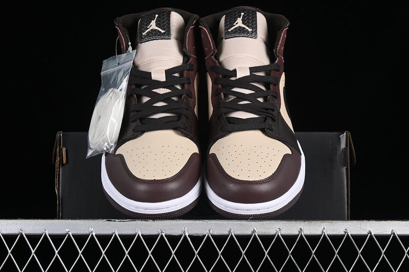 AJ1 Mid