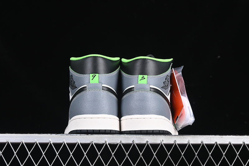 AJ1 Mid