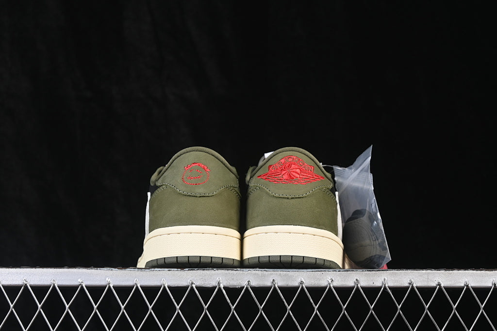 AJ1 Low