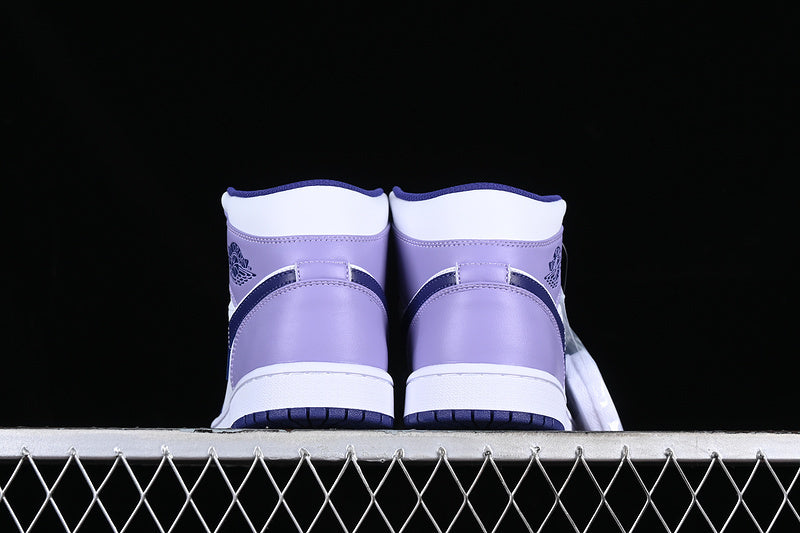 AJ1 Mid