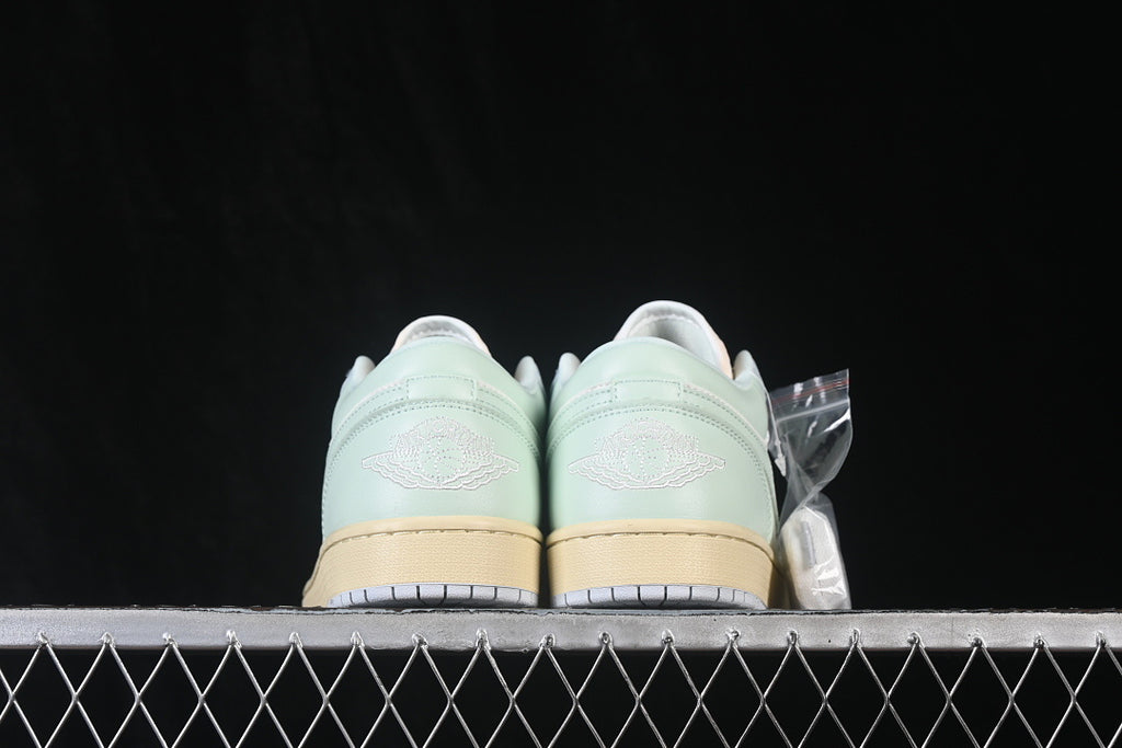 AJ1 Low