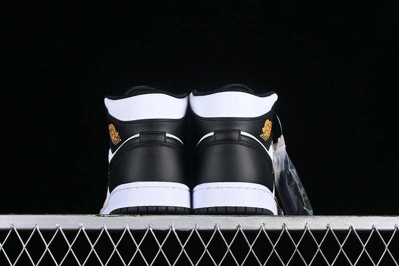AJ1 Mid
