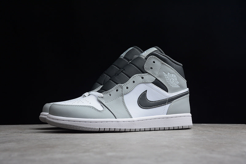 AJ1 Mid