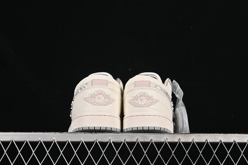 AJ1 Low