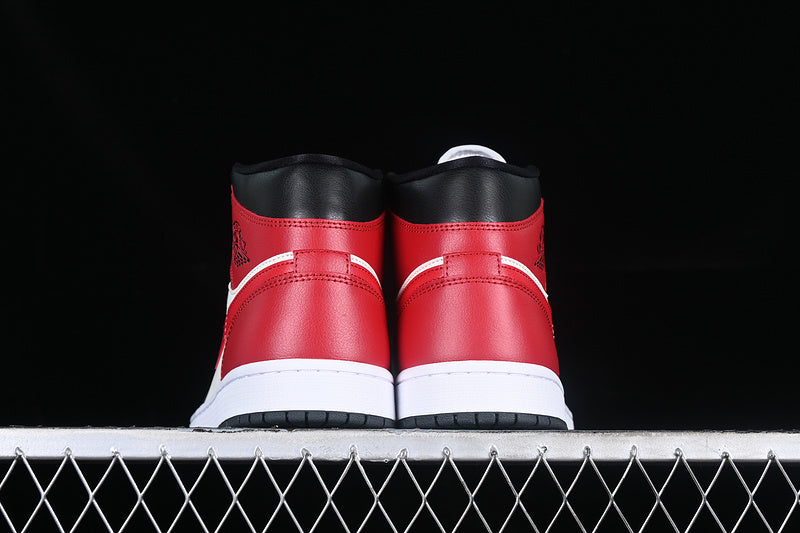 AJ1 Mid