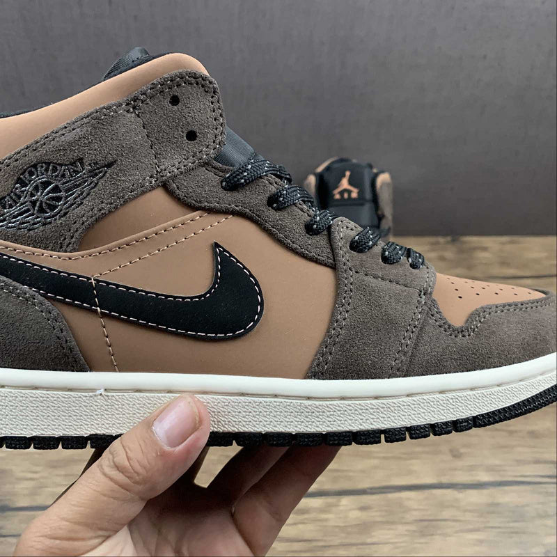 AJ1 Mid