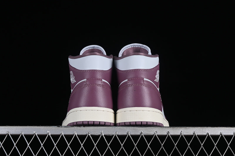 AJ1 Mid