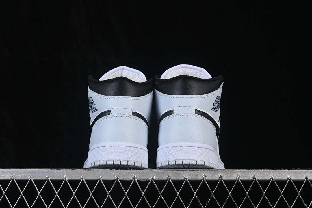 AJ1 Mid