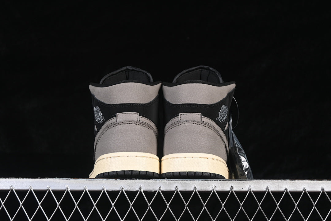AJ1 Mid