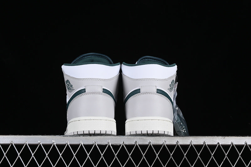 AJ1 Mid