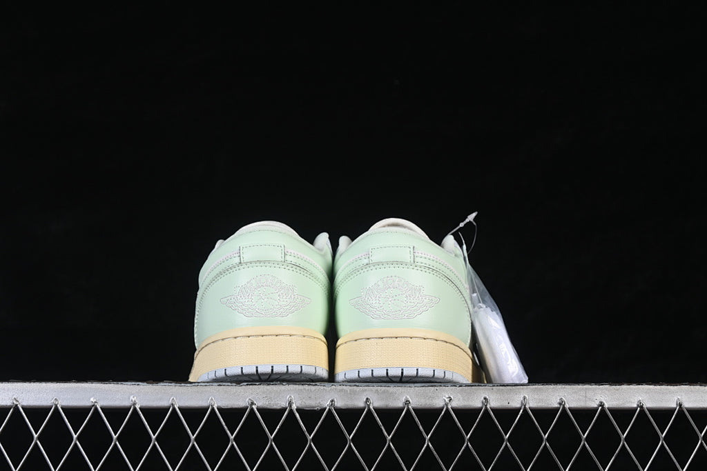 AJ1 Low