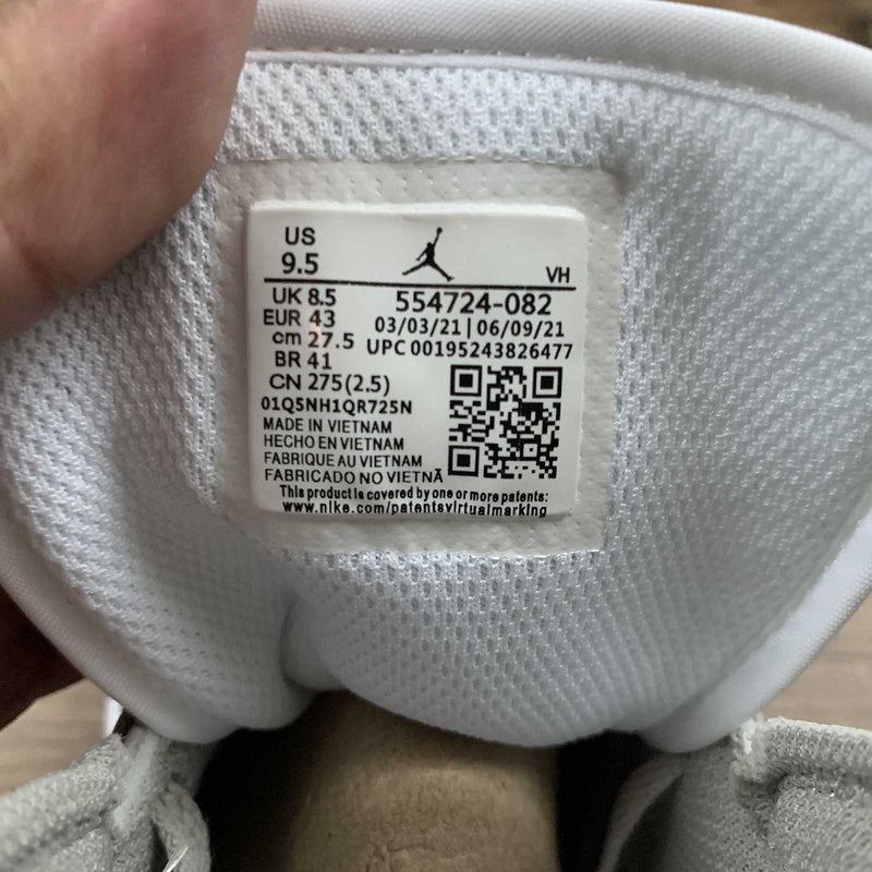 AJ1 Mid