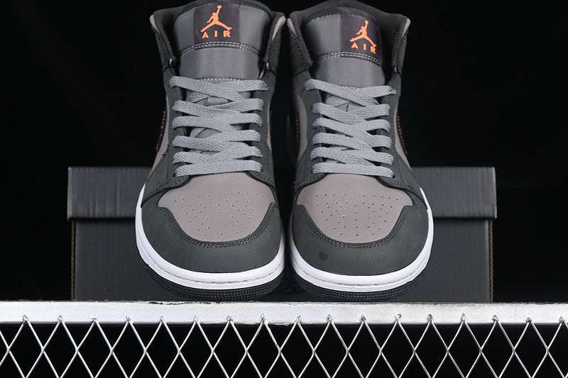 AJ1 Mid