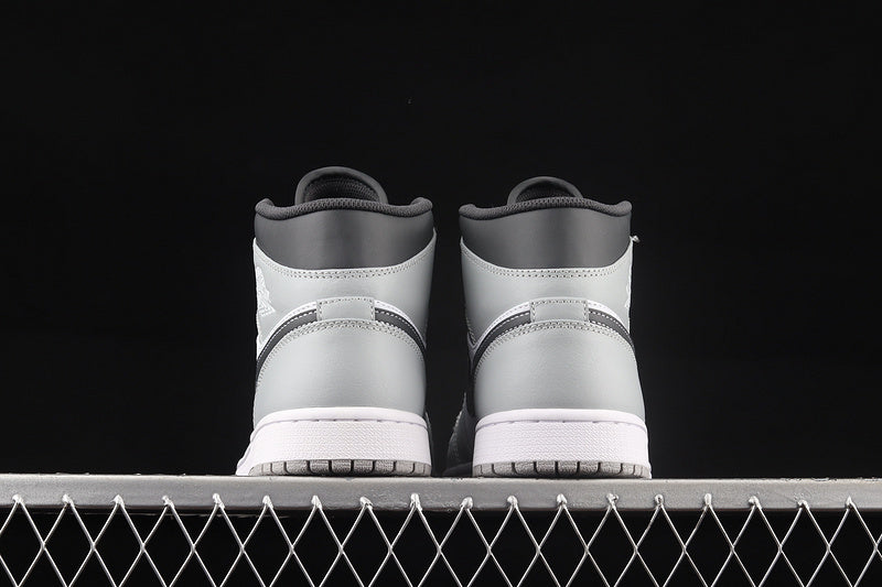 AJ1 Mid