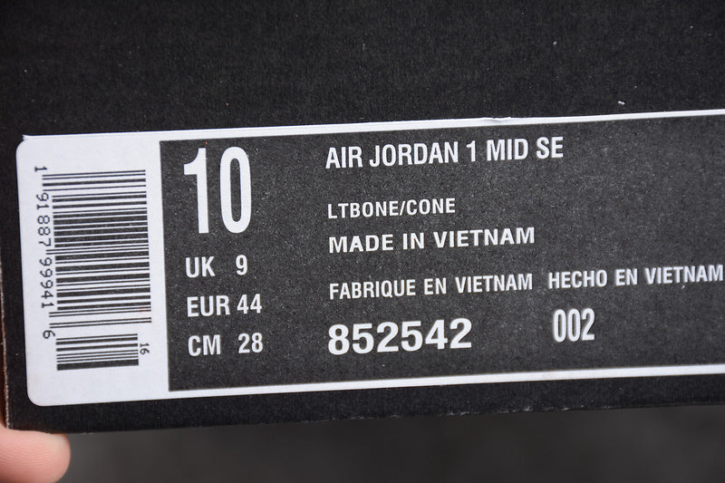 AJ1 Mid