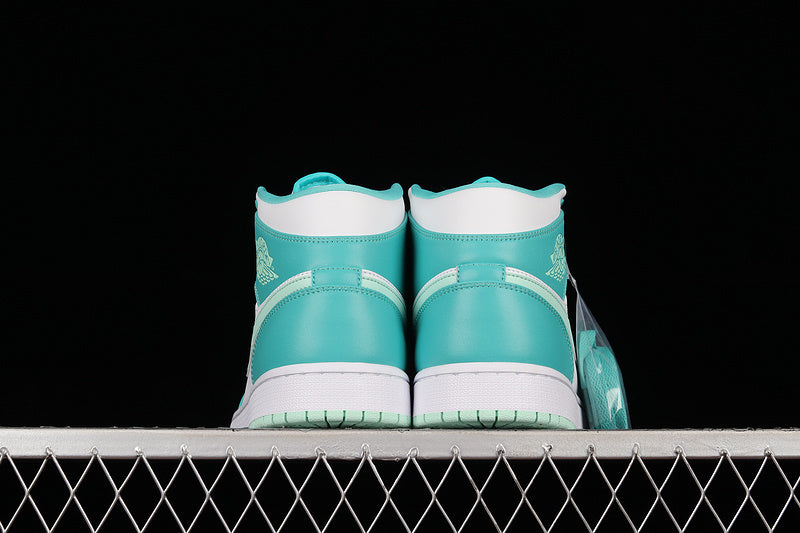 AJ1 Mid