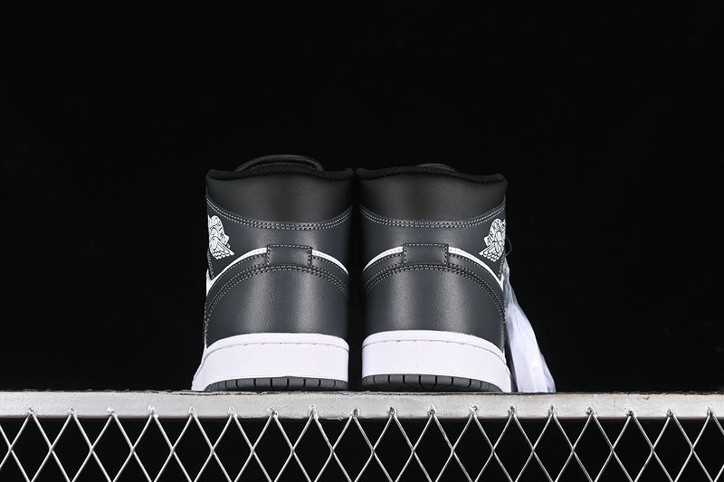 AJ1 Mid