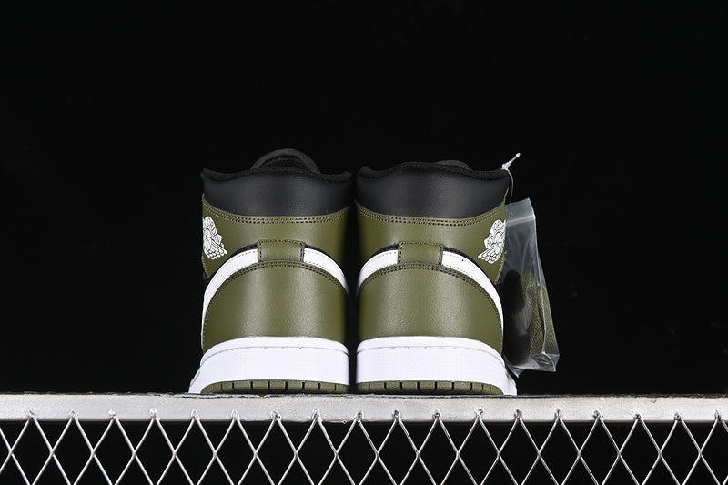 AJ1 Mid