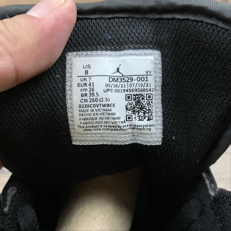 AJ1 Mid