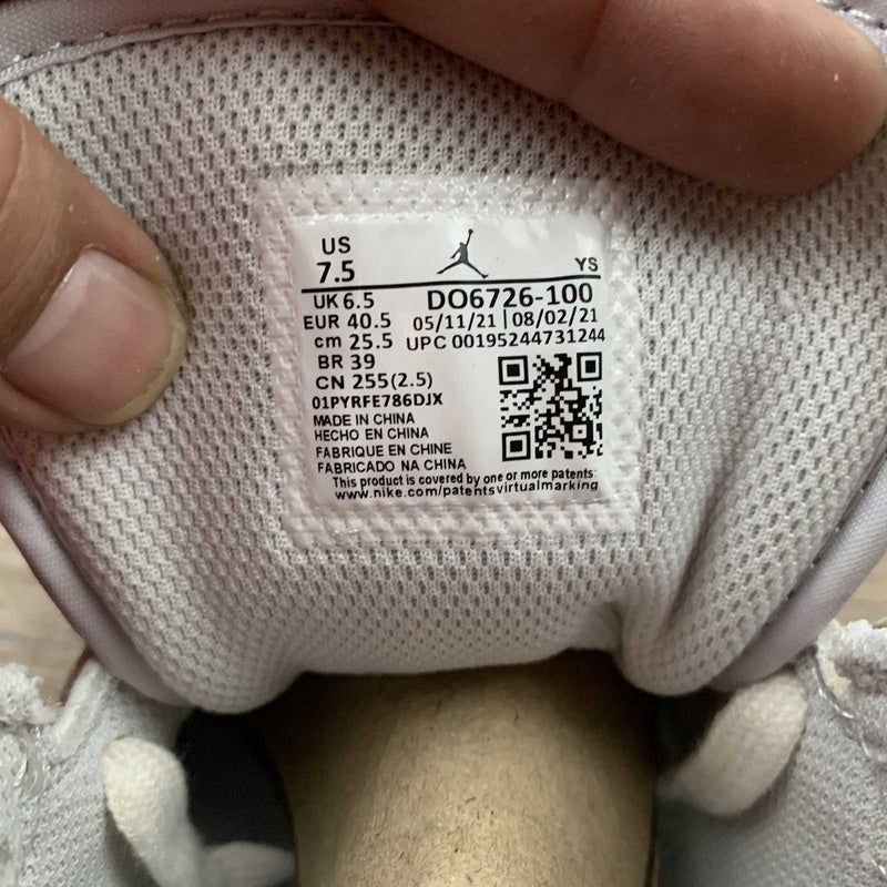 AJ1 Mid
