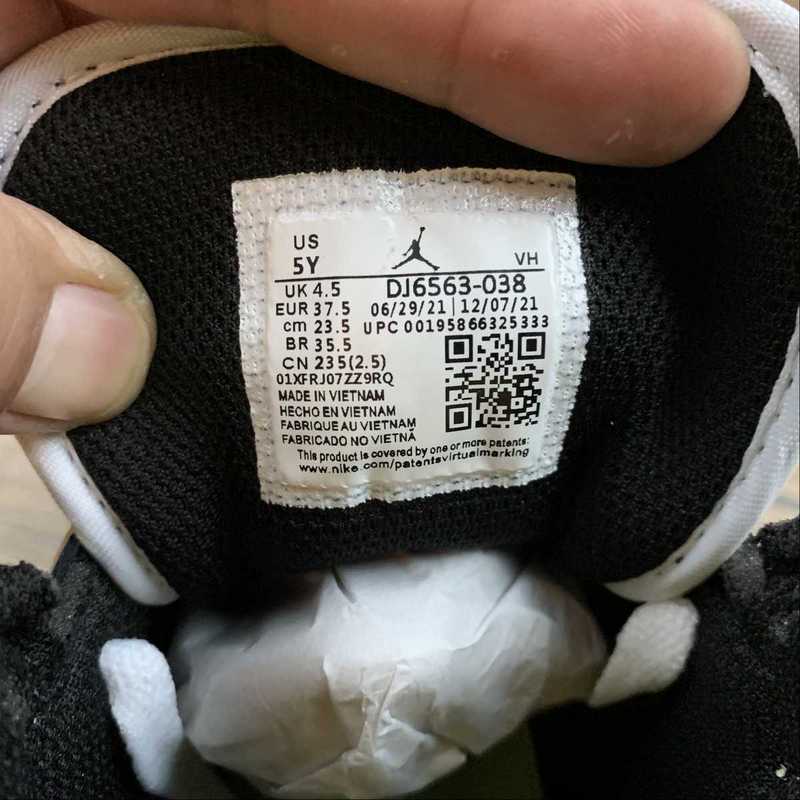 AJ1 Mid