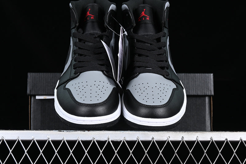 AJ1 Mid
